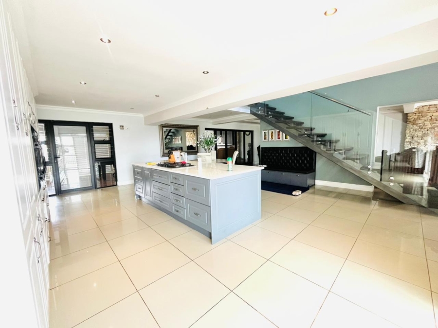 6 Bedroom Property for Sale in Gonubie Eastern Cape